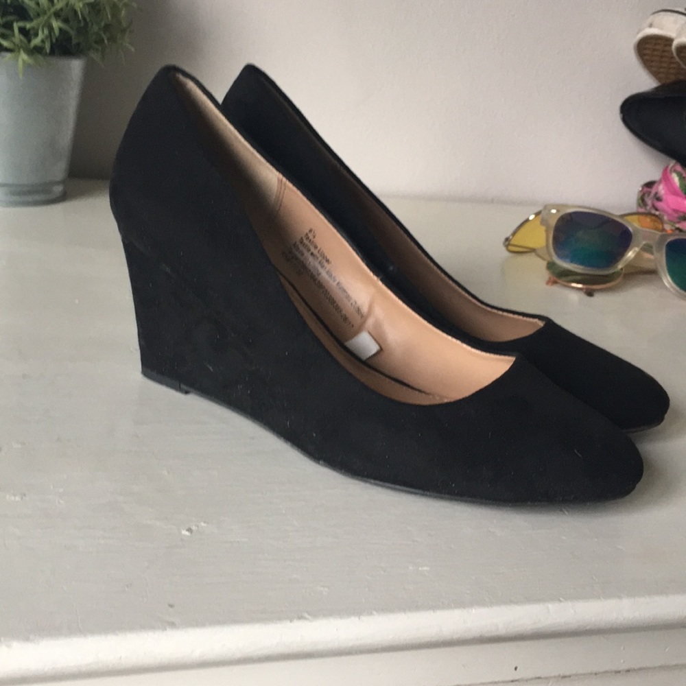 💛BLACK WEDGED HEELS💛